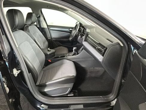 Used 2025 Volkswagen Jetta SE FWD image 31