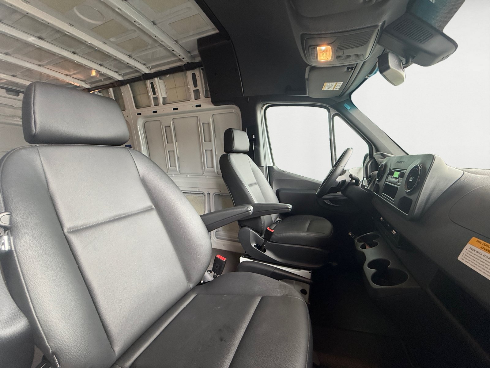 Used 2025 Mercedes-Benz Sprinter 2500 image 15