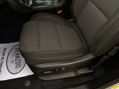 Used 2019 Chevrolet Traverse LT FWD image 11