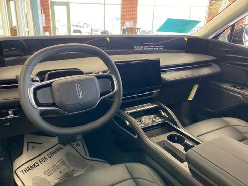 Used 2026 Lincoln Nautilus Premier AWD/4WD image 18