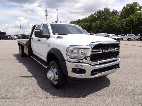 Used 2024 RAM 5500 Tradesman w/ Chrome Appearance Group AWD/4WD image 11