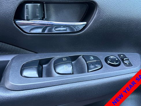 Used 2023 Nissan Kicks SV image 11