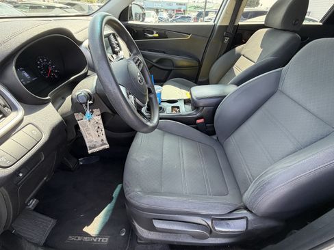 Used 2020 Kia Sorento L FWD image 11