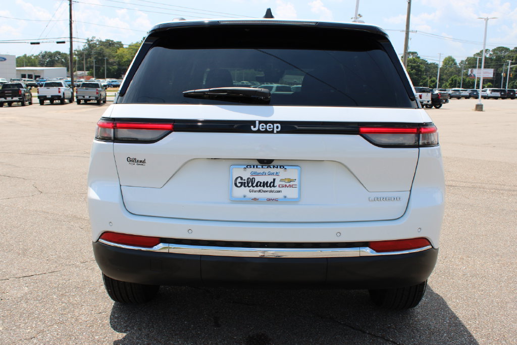 Used 2025 Jeep Grand Cherokee Laredo X RWD image 5