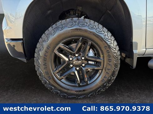 New 2026 Chevrolet Silverado 1500 Custom Trail Boss w/ LPO, Dark Essentials Package AWD/4WD image 9