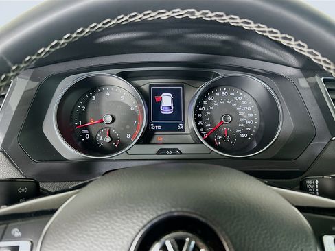 Used 2021 Volkswagen Tiguan SE w/ Panoramic Sunroof Package FWD image 18