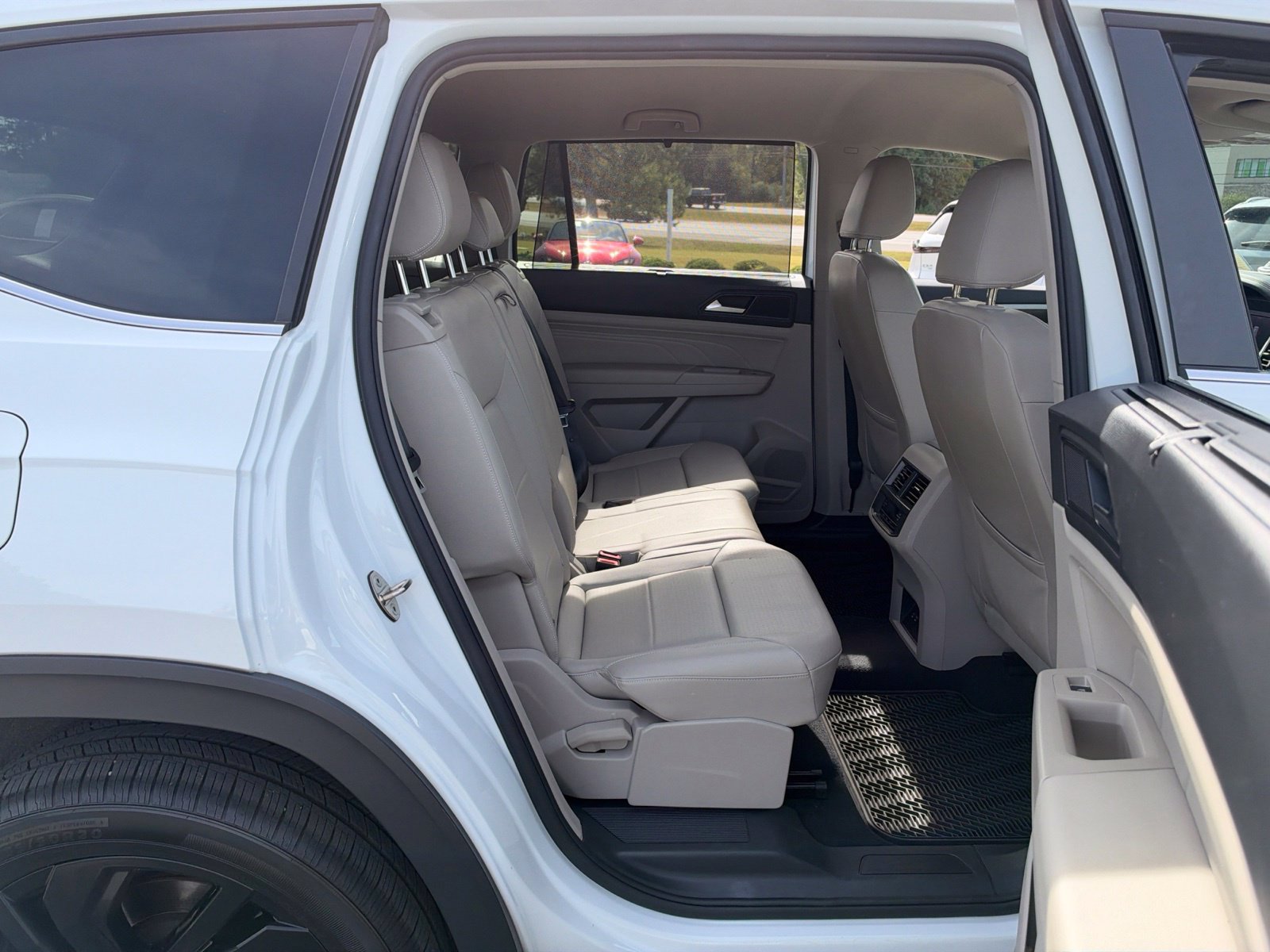 Used 2023 Volkswagen Atlas SE w/ Black Wheel Package FWD image 32
