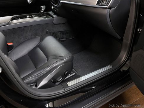 Used 2020 Volvo V90 T6 Cross Country w/ Protection Package Premier image 33