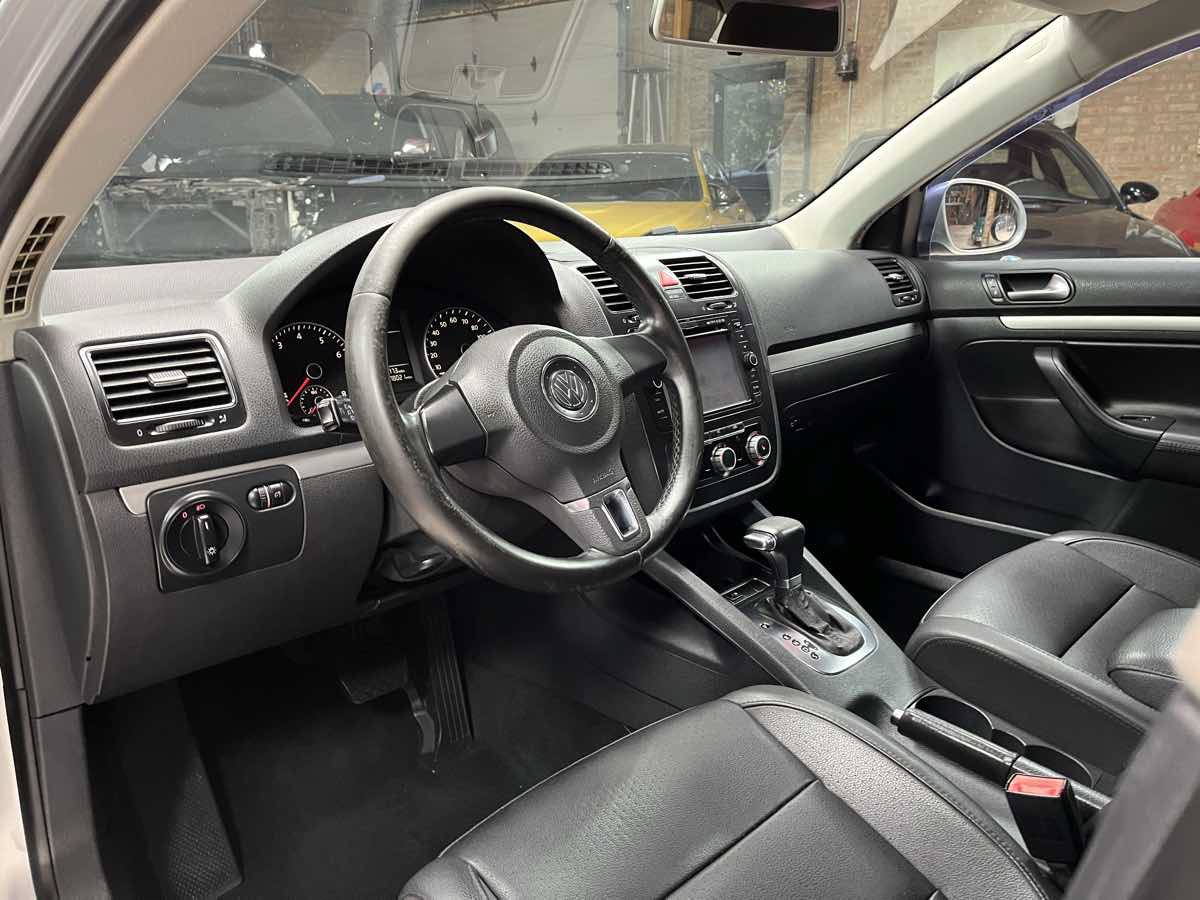 Used 2010 Volkswagen Jetta Limited Edition FWD image 9