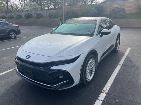 Used 2023 Toyota Crown w/ Advanced Technology Package image 2