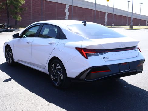 Used 2024 Hyundai Elantra SEL w/ Convenience Package image 7