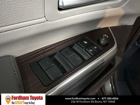 Used 2023 Toyota Sienna XLE image 22