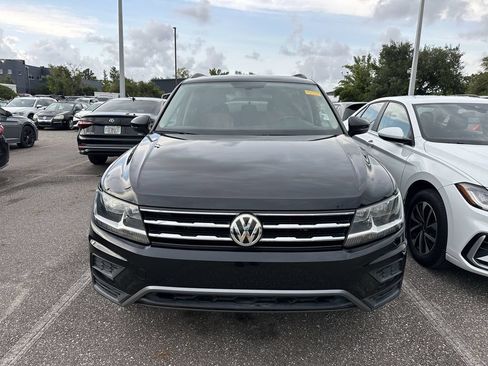 Used 2019 Volkswagen Tiguan SE w/ Panoramic Sunroof Package FWD image 2