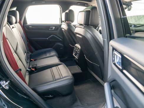 Used 2022 Porsche Cayenne image 34