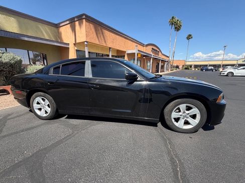 Used 2012 Dodge Charger SE RWD image 5