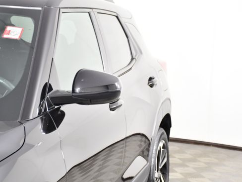 Used 2023 Chevrolet TrailBlazer RS w/ Sun and Liftgate Package AWD/4WD image 13