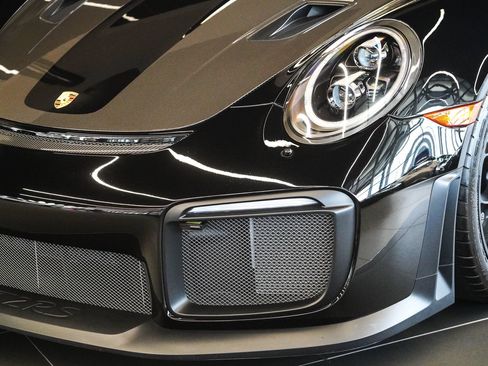 Used 2018 Porsche 911 GT2 RS w/ Weissach Package RWD image 6