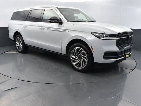 New 2026 Lincoln Navigator L Reserve image 3