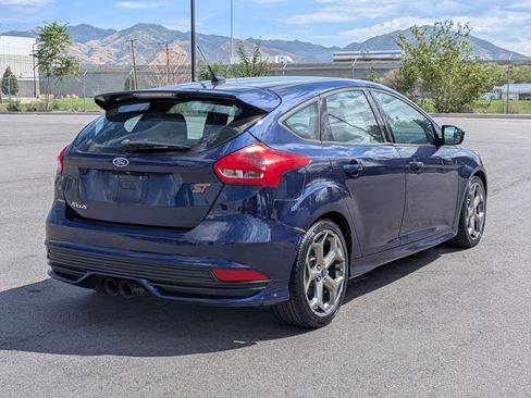 Used 2017 Ford Focus ST FWD image 3