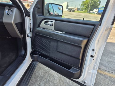 Used 2015 Ford Expedition XLT image 14