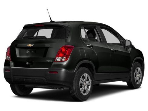 Used 2015 Chevrolet Trax LT w/ LT Sun and Sound Package FWD image 2