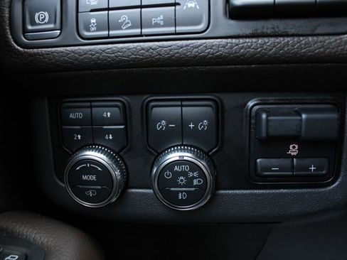 Used 2024 GMC Yukon Denali w/ Advanced Technology Package AWD/4WD image 10