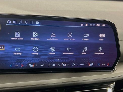 Used 2025 Chevrolet Traverse LT image 15