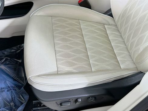 Used 2021 Buick Envision Avenir w/ Technology Package II image 27