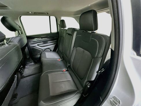 Used 2023 Jeep Grand Cherokee Laredo w/ Luxury Tech Group I AWD/4WD image 27