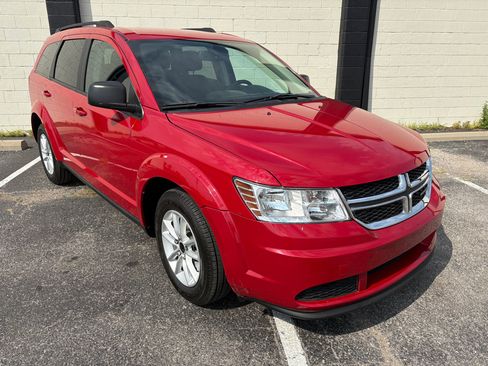 Used 2020 Dodge Journey SE image 2