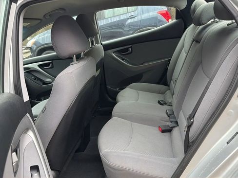 Used 2015 Hyundai Elantra SE image 16