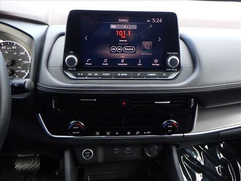 Used 2022 Nissan Rogue SV image 16