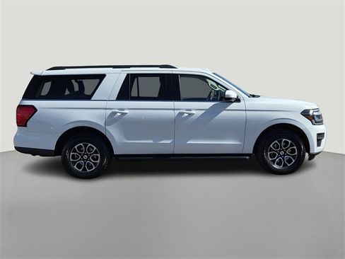 Used 2024 Ford Expedition Max XLT image 7