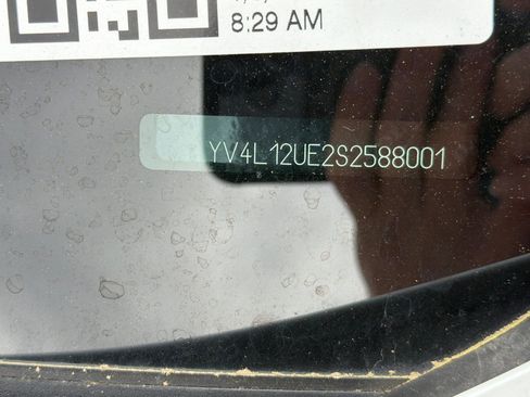 Used 2025 Volvo XC40 B5 Plus image 2