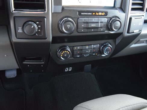 Used 2019 Ford F150 XLT w/ Equipment Group 302A Luxury AWD/4WD image 17
