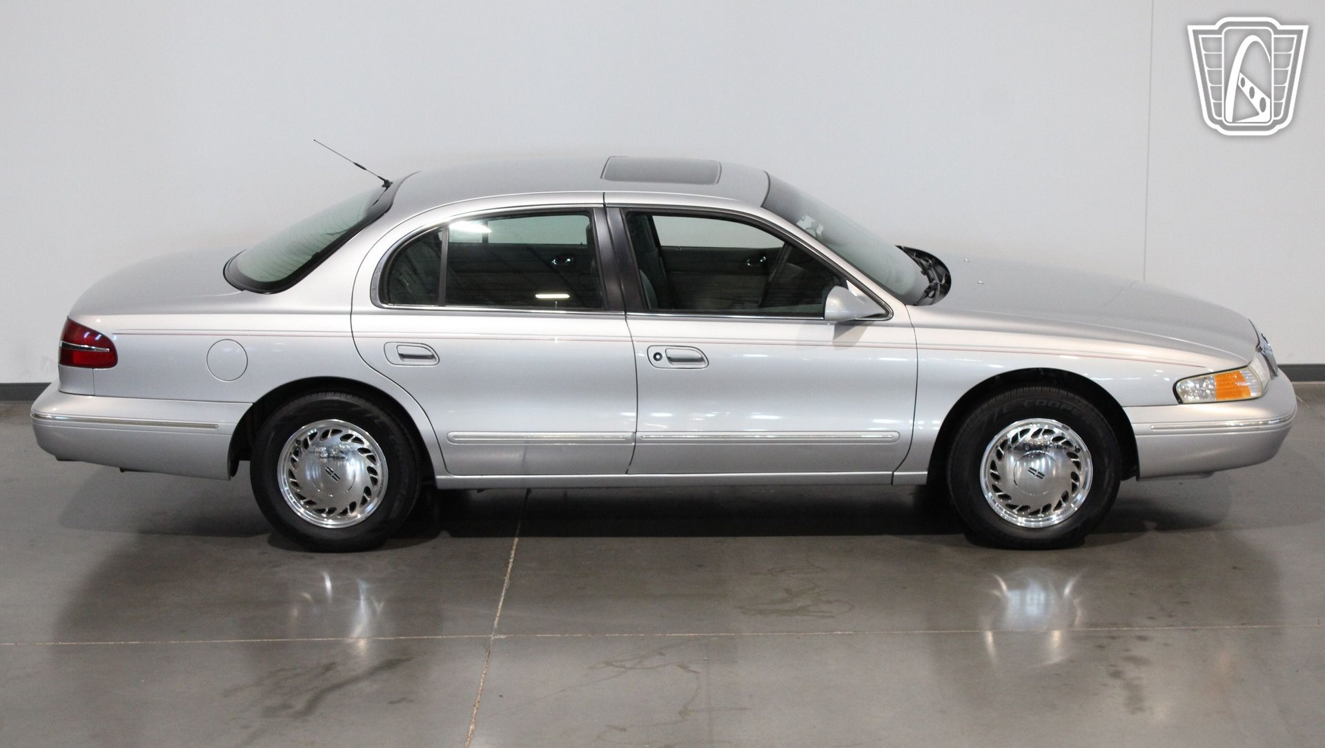 Used 1996 Lincoln Continental FWD image 7