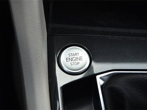 Certified 2023 Volkswagen Tiguan SE w/ Panoramic Sunroof Package image 17