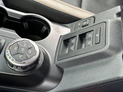 Used 2022 Ford Bronco Wildtrak image 32