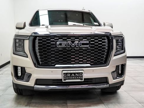 Used 2023 GMC Yukon Denali Ultimate AWD/4WD image 6