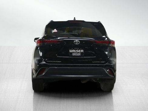 Used 2024 Toyota Highlander Limited AWD/4WD image 4