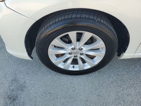 Used 2015 Toyota Venza LE image 17