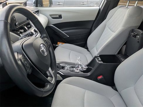 Used 2022 Toyota Corolla Cross LE image 7