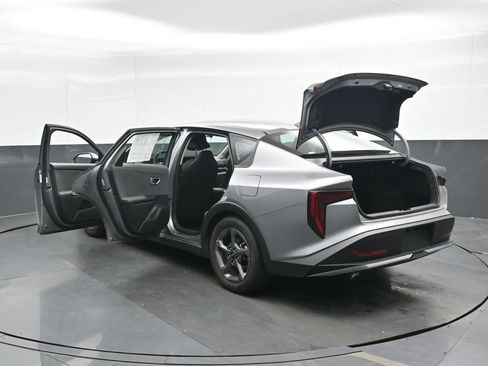 Used 2025 Kia K4 FWD image 46