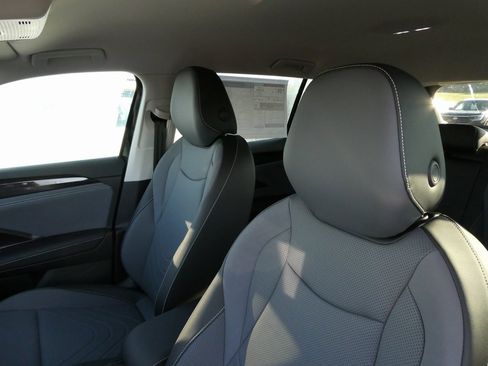 New 2025 Volkswagen Tiguan SE image 29