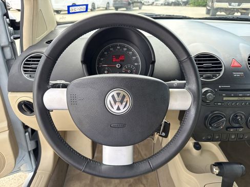 Used 2010 Volkswagen Beetle Coupe image 13