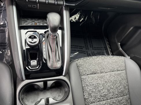 Used 2024 Chevrolet Colorado Z71 w/ Z71 Convenience Package 2 image 20