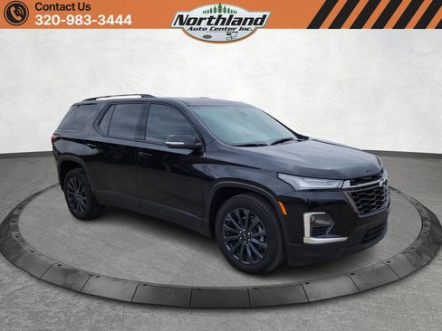 Used 2023 Chevrolet Traverse RS image 3