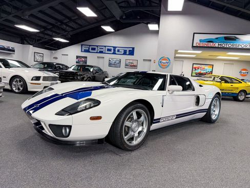 Used 2005 Ford GT RWD image 34