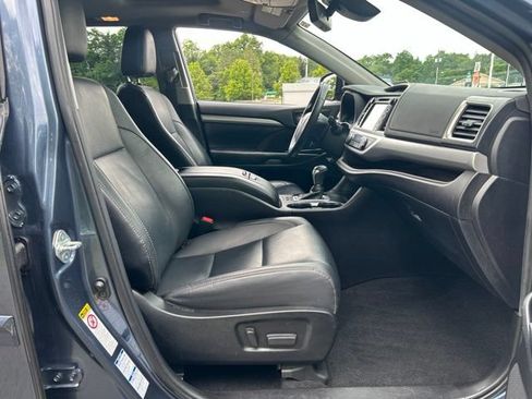 Used 2019 Toyota Highlander XLE AWD/4WD image 20