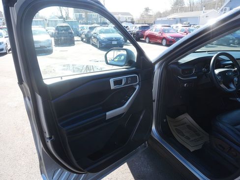 Used 2020 Ford Explorer XLT w/ Equipment Group 202A image 15